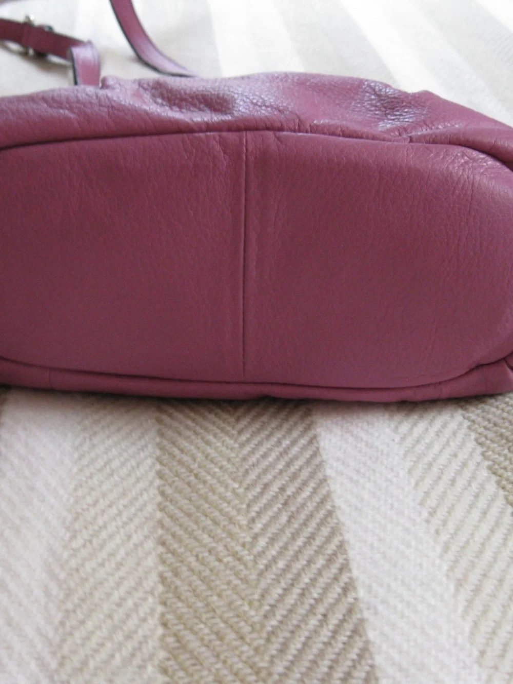 B. Makowsky purple leather crossbody handbag